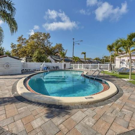 Located By The Beach 1 Bedroom With Parking And Pool Clearwater Eksteriør bilde