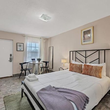 Located By The Beach 1 Bedroom With Parking And Pool Clearwater Eksteriør bilde