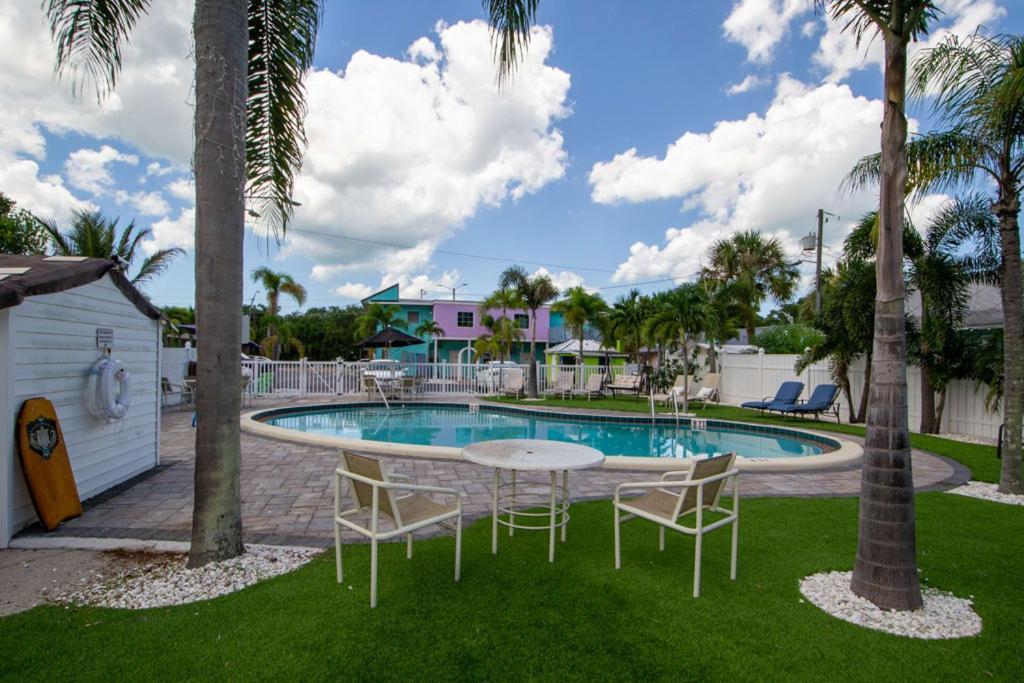 Located By The Beach 1 Bedroom With Parking And Pool Clearwater Eksteriør bilde
