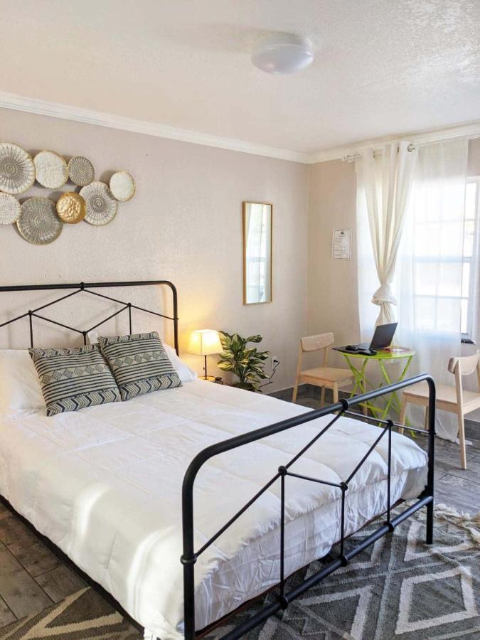 Located By The Beach 1 Bedroom With Parking And Pool Clearwater Eksteriør bilde