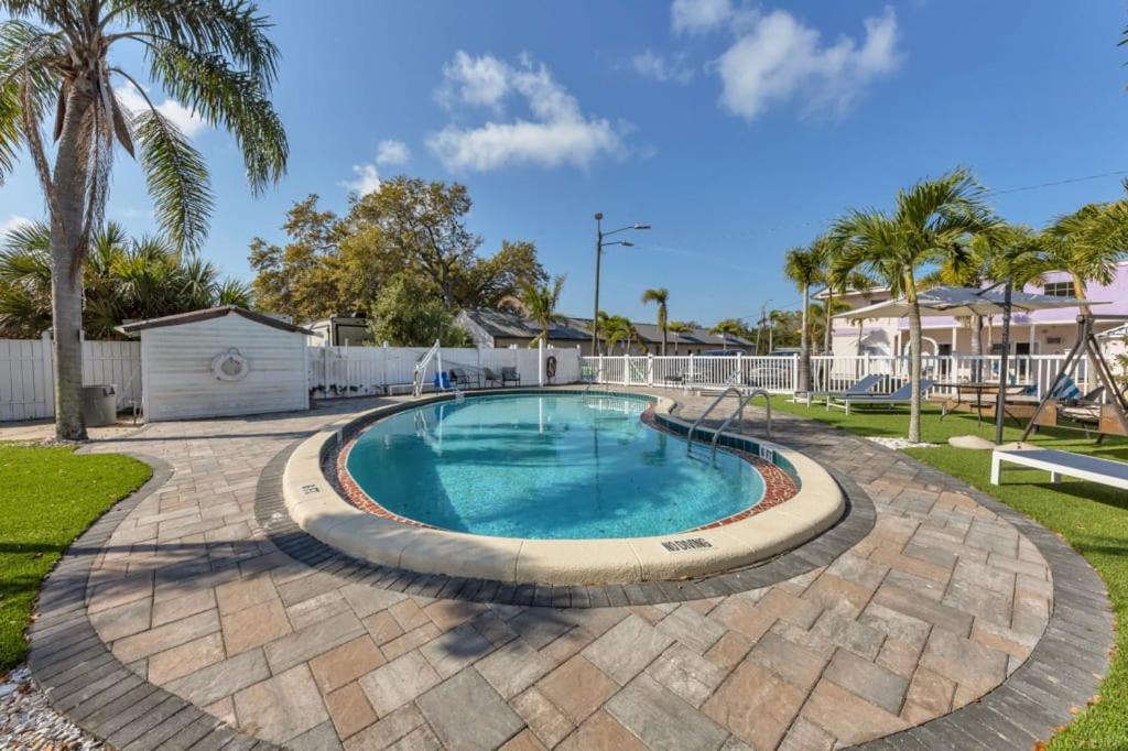 Located By The Beach 1 Bedroom With Parking And Pool Clearwater Eksteriør bilde