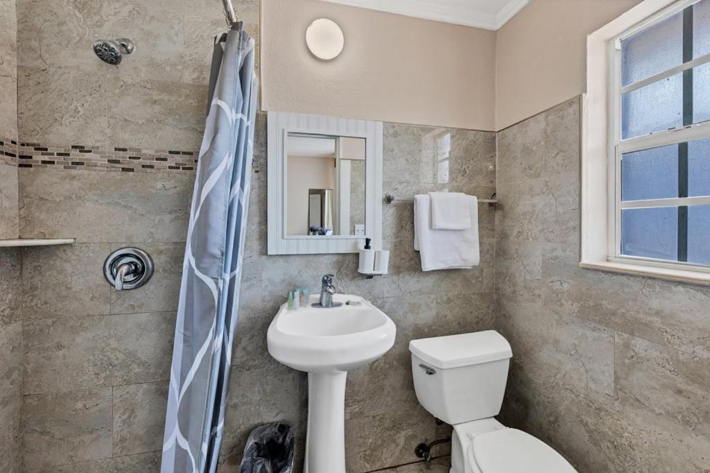 Located By The Beach 1 Bedroom With Parking And Pool Clearwater Eksteriør bilde