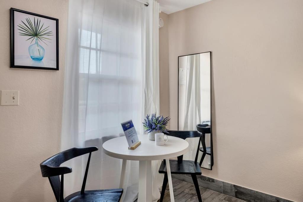 Located By The Beach 1 Bedroom With Parking And Pool Clearwater Eksteriør bilde