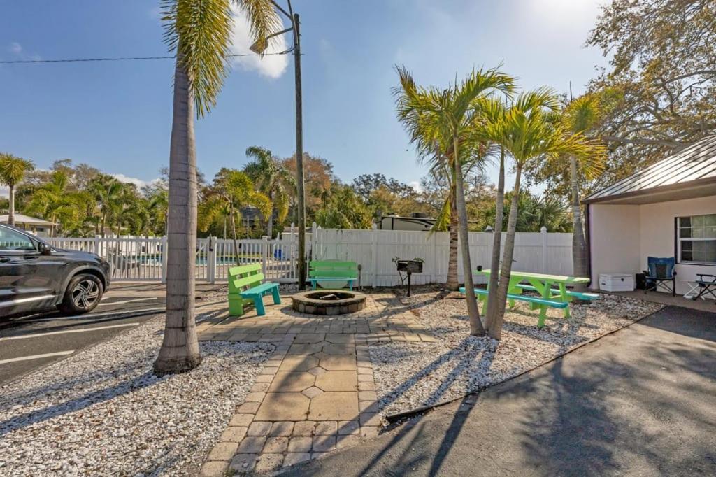 Located By The Beach 1 Bedroom With Parking And Pool Clearwater Eksteriør bilde