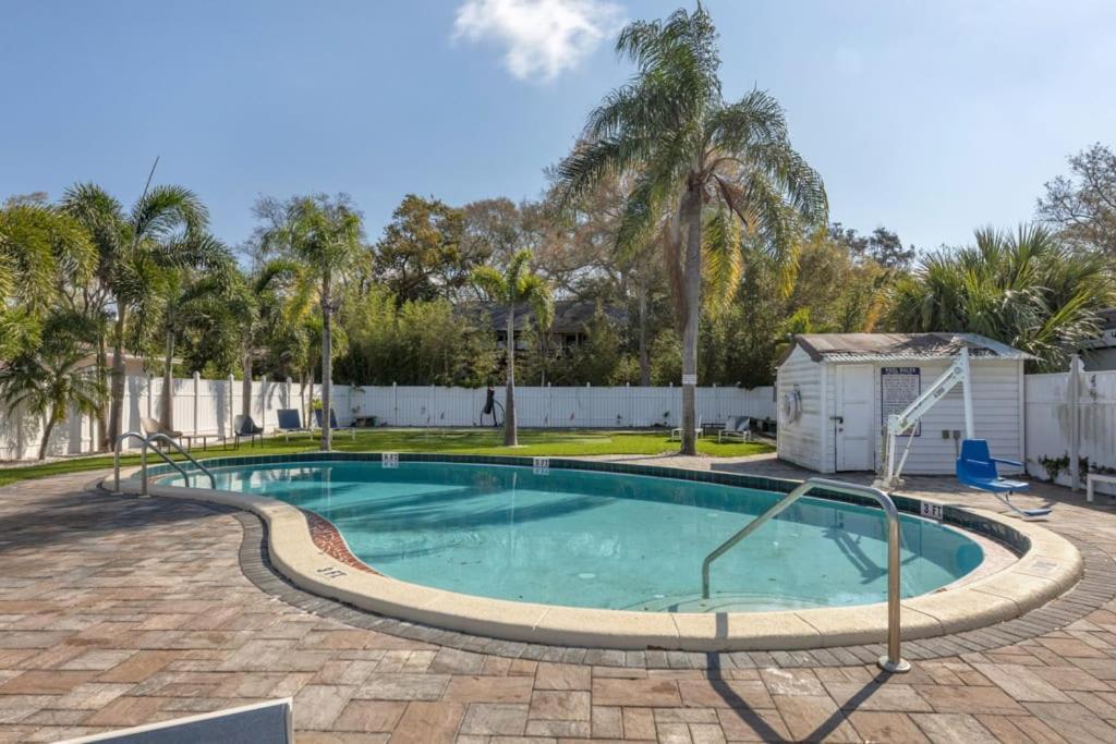 Located By The Beach 1 Bedroom With Parking And Pool Clearwater Eksteriør bilde